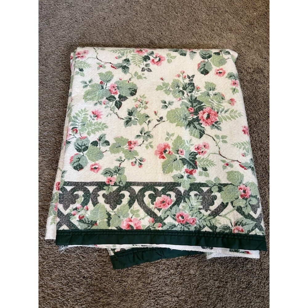 VTG Blanket leaves and pink flowers Poly Satin Trim Acrylic
